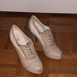 Vintage Beige Heel (Distressed Look)